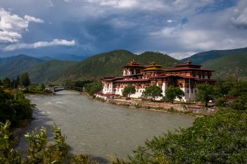 Pleasurable 6 Days Punakha Honeymoon Holiday Package
