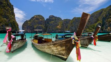 Beautiful 6 Days 5 Nights Phuket with Bangkok Holiday Package