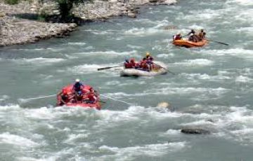 Family Getaway 6 Days Delhi to Manikaran Tour Package