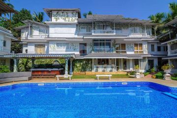 Luxury Goa Honeymoon Package with Cake, Candle Light Dinner and Flower on Bed Decoration @Rs 9999