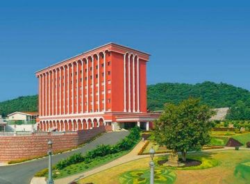 Family Getaway 4 Days Mumbai to Hyderabad Family Holiday Package