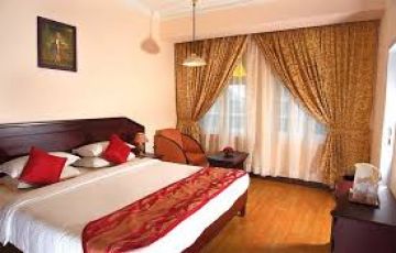 Family Getaway 4 Days Delhi to Kerala Holiday Package