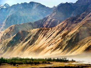 5 Days Leh and Nubra Valley Lake Vacation Package