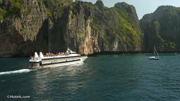 Beautiful 5 Days Phuket Friends Vacation Package