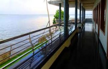 4 Days Delhi to Kerala Friends Holiday Package