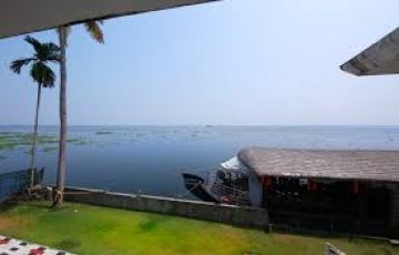 4 Days Delhi to Kerala Friends Holiday Package