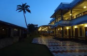 4 Days Delhi to Kerala Friends Holiday Package