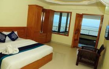 4 Days Delhi to Kerala Friends Holiday Package