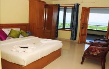4 Days Delhi to Kerala Friends Holiday Package