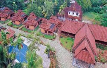 Experience 5 Days Delhi to Kerala Friends Vacation Package