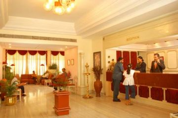 Ecstatic 4 Days Delhi to Kerala Friends Vacation Package