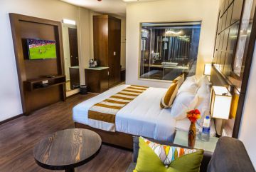 Magical 5 Days Mumbai to Kerala Family Trip Package