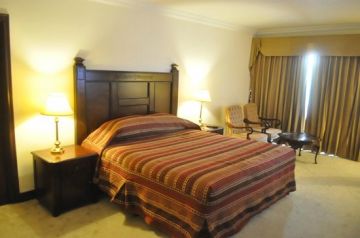 Pleasurable 5 Days Delhi to Kerala Friends Vacation Package