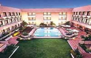 Experience 5 Days Amritsar to Kashmir Offbeat Vacation Package