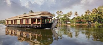 Pleasurable 4 Days 3 Nights Munnar with Alleppey Trip Package