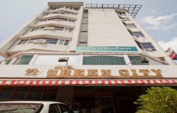 Experience 8 Days Mumbai to Kashmir Romantic Tour Package