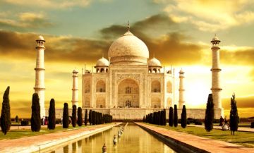 Heart-warming 9 Days Delhi to Agra Friends Tour Package