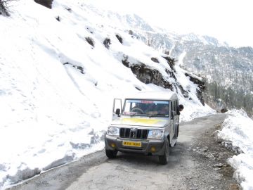 Family Getaway 5 Days Kolkata, Siliguri to Lachung Offbeat Holiday Package