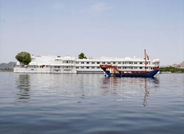 Memorable 3 Days Pichola Lake Holiday Package