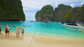 Heart-warming 9 Days Bangkok to Phuket Vacation Package