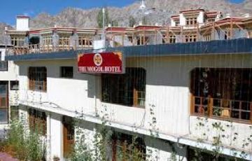 Experience 9 Days 8 Nights Chadar Trip Package