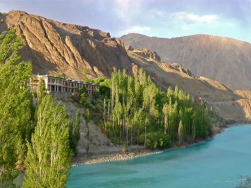 Experience 9 Days 8 Nights Chadar Trip Package