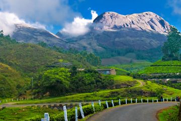 Beautiful 4 Days 3 Nights Munnar with Alleppey Family Holiday Package