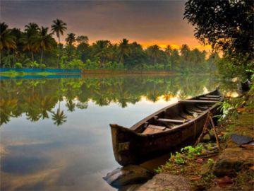 Pleasurable 5 Days Kochi to Munnar Romance Holiday Package