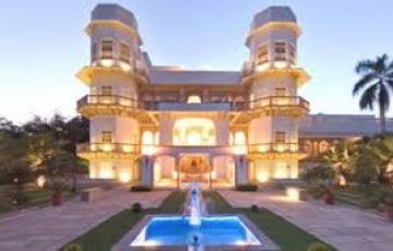 Family Getaway 4 Days Pachmarhi Temple Holiday Package