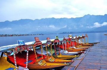 Beautiful 5 Days Srinagar Luxury Vacation Package