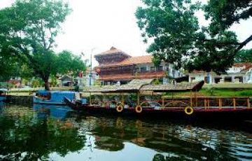 7 Days 6 Nights Delhi to Kerala Family Vacation Package