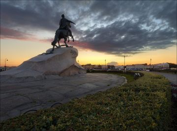 Family Getaway 6 Days 5 Nights Peterhof Honeymoon Trip Package