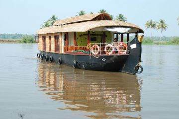 Ecstatic Alleppey Family Tour Package for 2 Days from Alappuzha