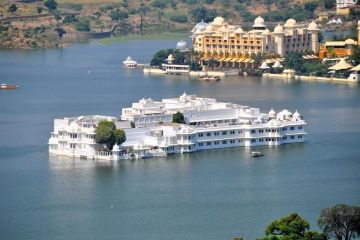 Experience 4 Days Udaipur to Udaipur Eklingji Nathdwara Shrinathji Haldighati Ranakpur Jain Temple Kumbhalgarh Fort Chittorgarh Luxury Tour Package