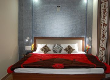 6 Days 5 Nights Manikaran Shopping Trip Package