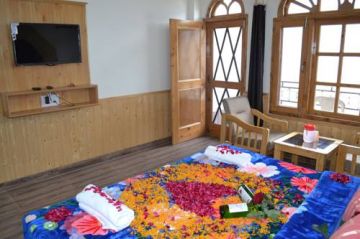 6 Days 5 Nights Manikaran Shopping Trip Package