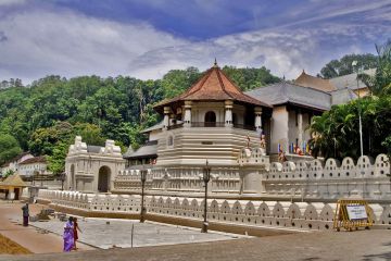 4 Days 3 Nights Kandy, Nuwara Eliya and Bentota Family Tour Package