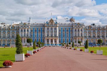 Beautiful 7 Days New Delhi to Saint Petersburg Tour Package