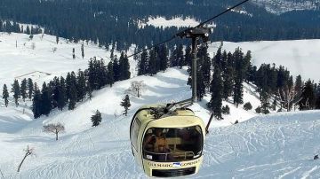 Gulmarg Honeymoon Tour Package for 4 Days 3 Nights