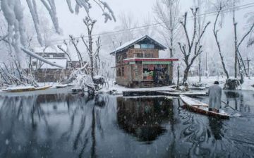 Ecstatic Kashmir Honeymoon Tour Package for 5 Days 4 Nights from Srinagar