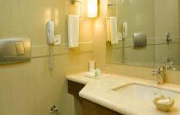 Family Getaway 5 Days Delhi to Kerala Offbeat Trip Package