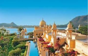 Family Getaway 5 Days Delhi to Kerala Nature Trip Package