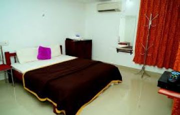 Family Getaway 5 Days Delhi to Kerala Nature Trip Package