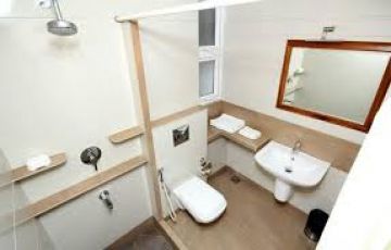 Family Getaway 5 Days Delhi to Kerala Nature Trip Package