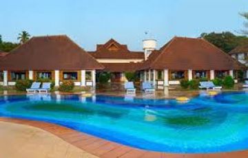 Family Getaway 5 Days Delhi to Kerala Friends Trip Package