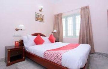 Family Getaway 5 Days Delhi to Kerala Friends Trip Package