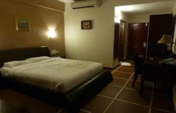 5 Days 4 Nights Delhi to Kerala Beach Tour Package