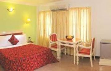 Beautiful 5 Days Delhi to Kerala Family Holiday Package