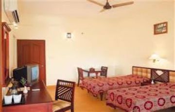 Magical 4 Days Delhi to Kerala Friends Holiday Package