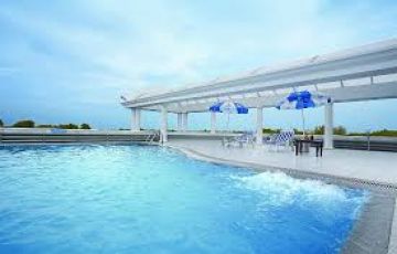 Ecstatic 4 Days Delhi to Kerala Water Sport Trip Package